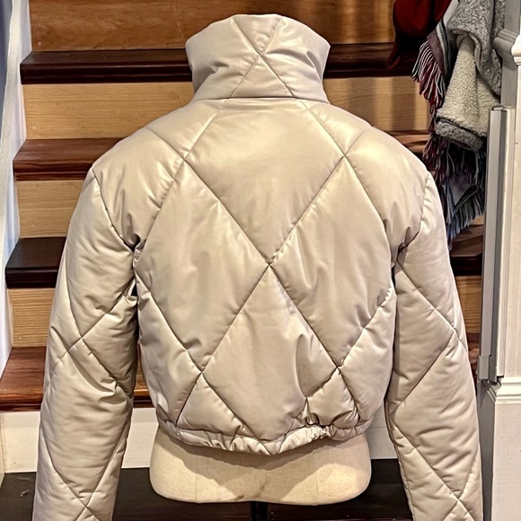 NWT | GARAGE | Women’s Puffer Coat | Size: SP | NEW! | Retails for $90! - Picture 14 of 16